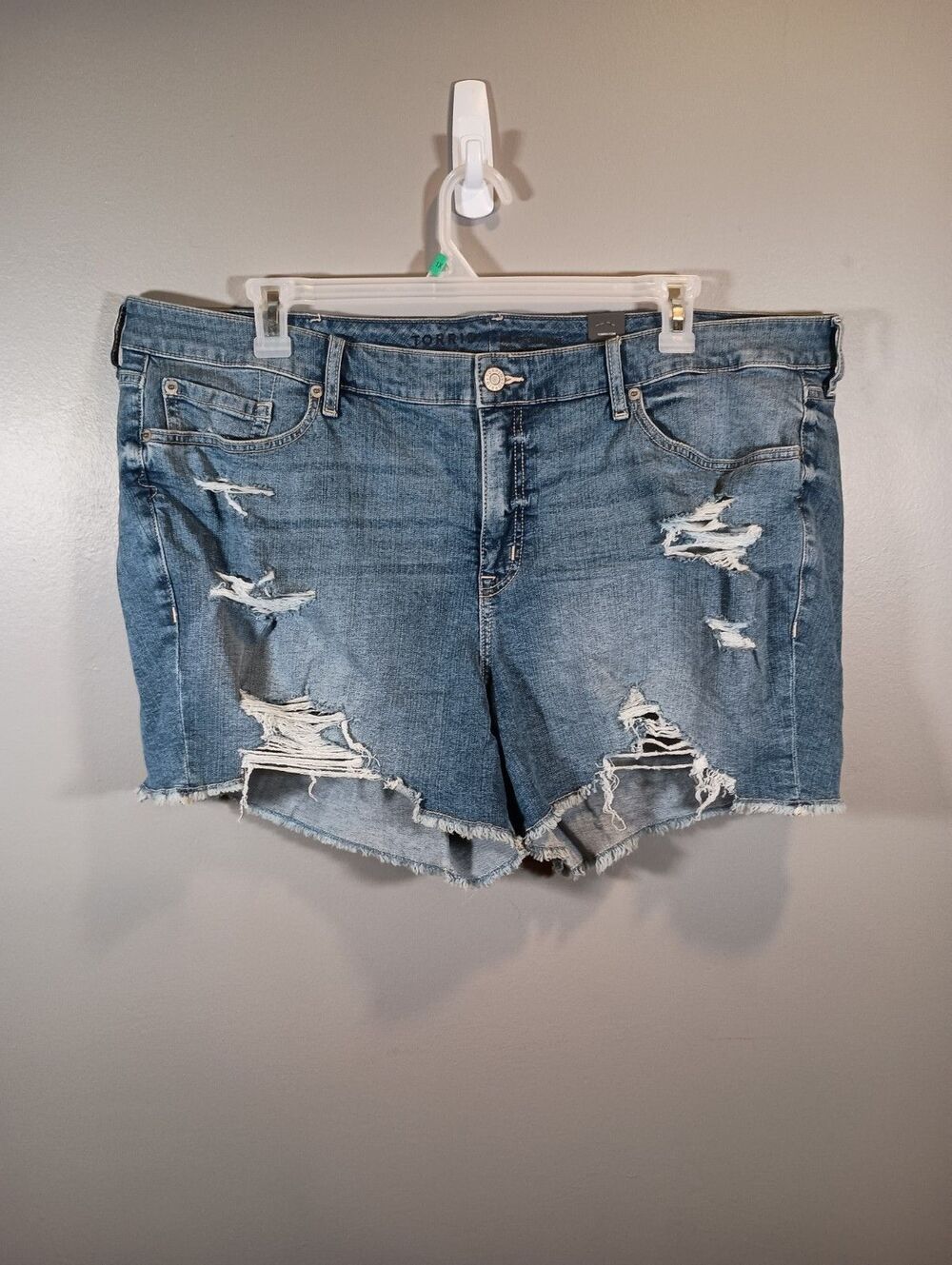 NWT Torrid Womens Distressed Mid Rise Vintage Stretch Denim Shorts Plus Size 24